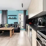 Modern With Balcony & Free Garage By Renters Lejlighed *