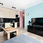 Modern With Balcony & Free Garage By Renters