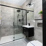 Modern With Balcony & Free Garage By Renters Poznań