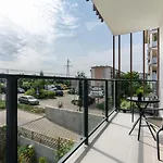 Lejlighed Modern With Balcony & Free Garage By Renters *