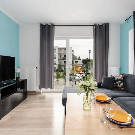 Apartment Modern With Balcony & Free Garage By Renters