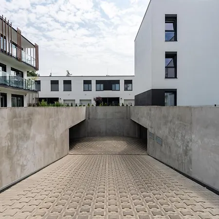 Lejlighed Modern With Balcony & Free Garage By Renters