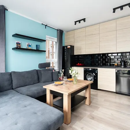 Apartment Modern With Balcony & Free Garage By Renters