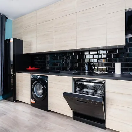 Modern With Balcony & Free Garage By Renters 波兹南