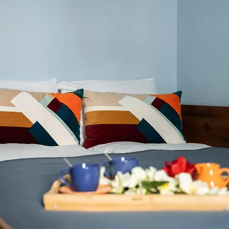 Apartment Modern With Balcony & Free Garage By Renters