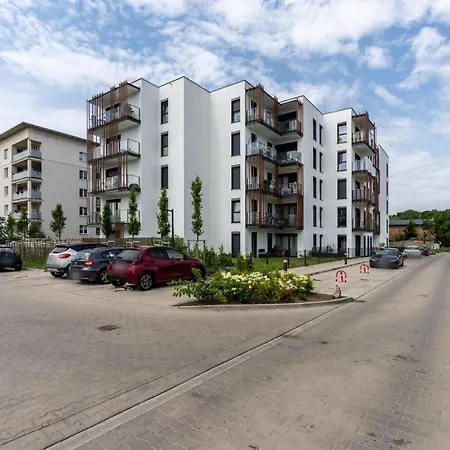 Modern With Balcony & Free Garage By Renters *