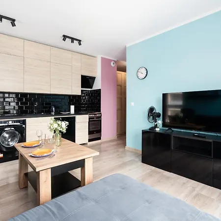 Modern With Balcony & Free Garage By Renters