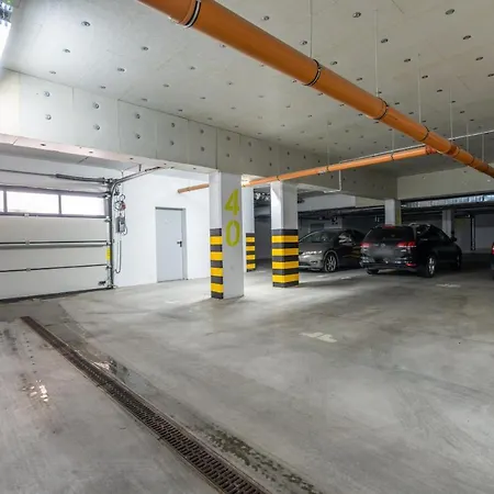 Modern With Balcony & Free Garage By Renters * 波兹南