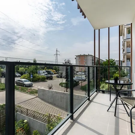 Apartment Modern With Balcony & Free Garage By Renters *