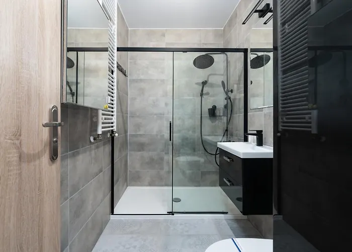 Modern With Balcony&free Garage By Renters *