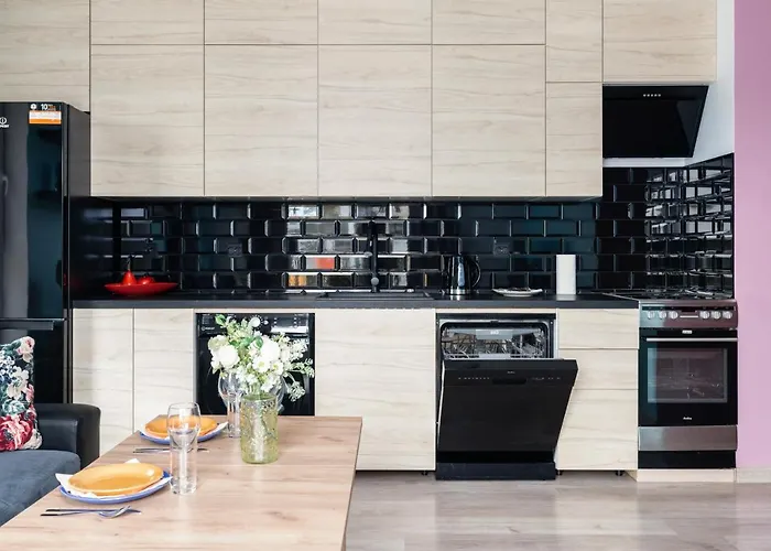 Modern With Balcony&free Garage By Renters *