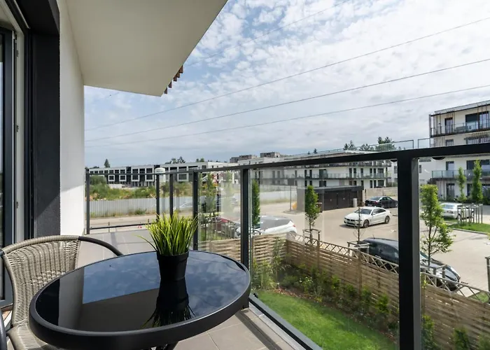 Modern With Balcony&free Garage By Renters Apartament