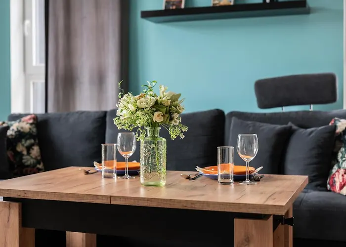 Modern With Balcony&free Garage By Renters Apartament *